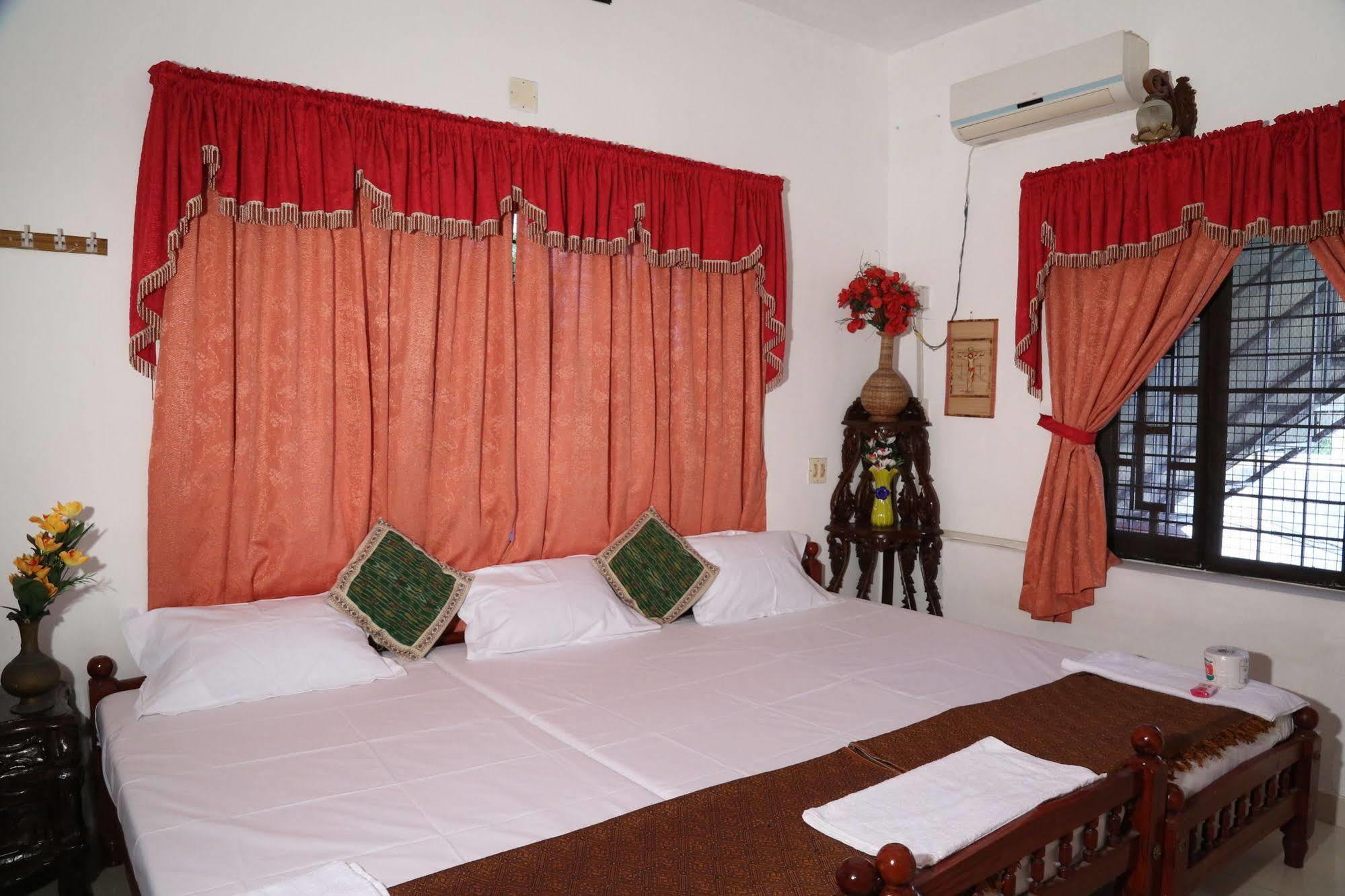 Dream Catcher Home Stay Kochi Esterno foto