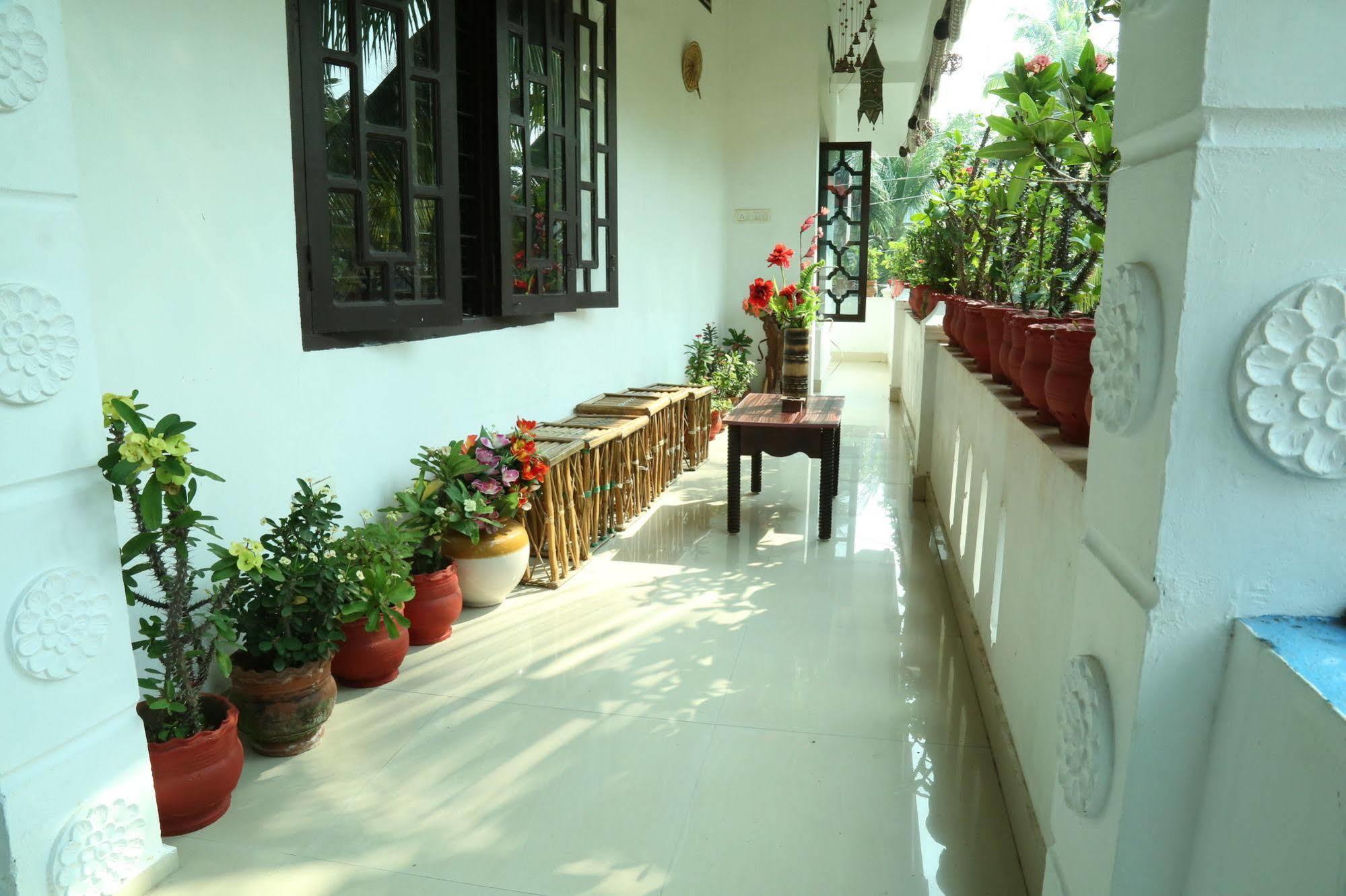 Dream Catcher Home Stay Kochi Esterno foto
